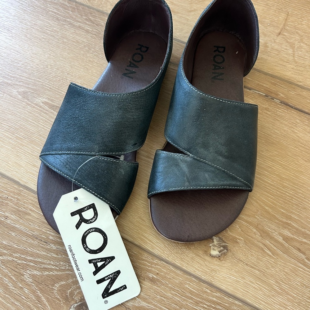 Women's Black Leather Sandals NWT